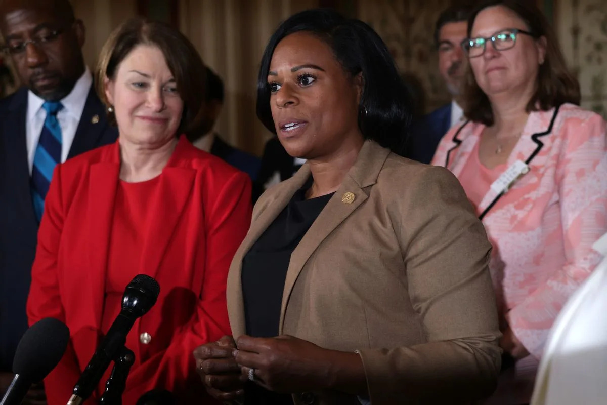 Fact Check: Texas state Rep. Nicole Collier slept in House chamber after refusing GOP-mandated permission slip to leave