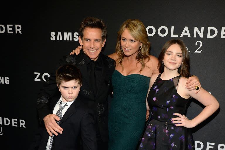 Ben Stiller y Christine Taylor junto a sus dos hijos, Quinlin y Ella, quienes hoy tienen 20 y 23 años respectivamente