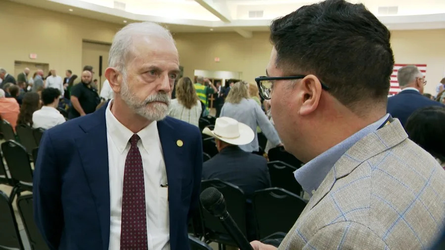 Kerrville Mayor Joe Herring, Jr. spoke with KXAN investigative reporter Matt Grant before the July 31 hearing. (KXAN Photo/Chris Nelson)