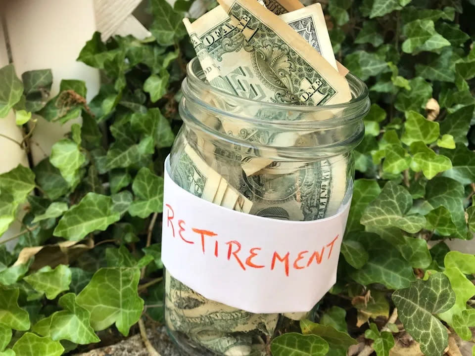 La razón por la que un número alarmante de trabajadores está liquidando sus planes 401(k)