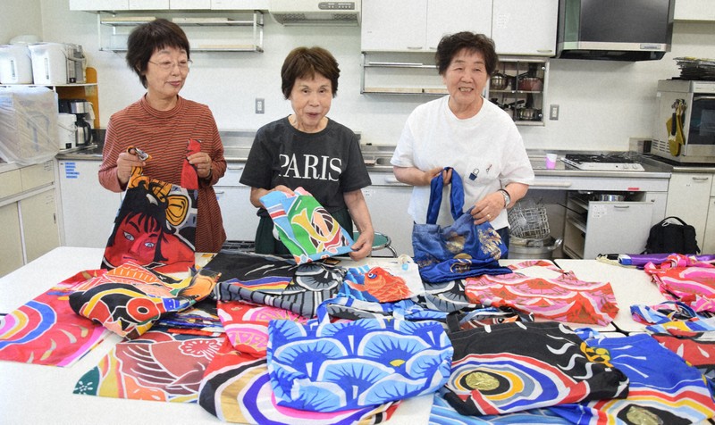 廃棄するこいのぼりをエコバッグに　福岡の住民が「リメーク大作戦」