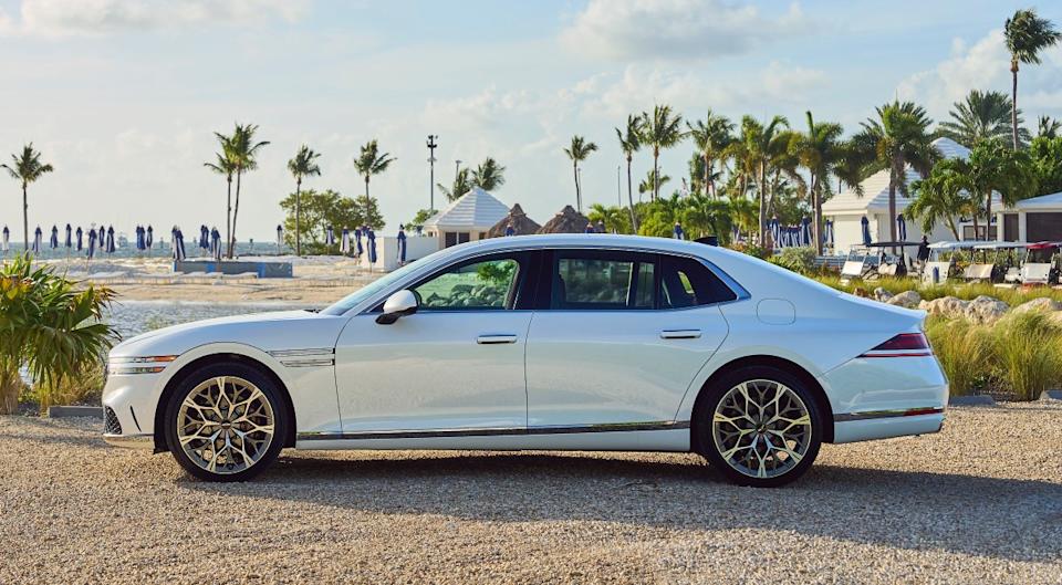 2025 Genesis G90Genesis