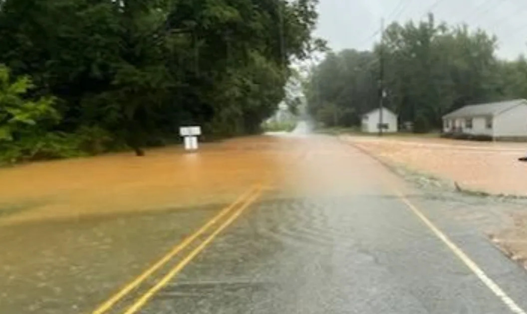 2 dead as heavy rainfall leads to flash flooding in Carolinas