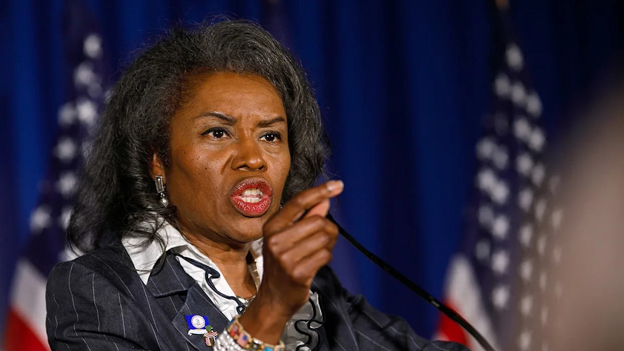 Transgender policies put Virginia Dems on defense as GOP contenders back families: 'Somebody has to stand up'