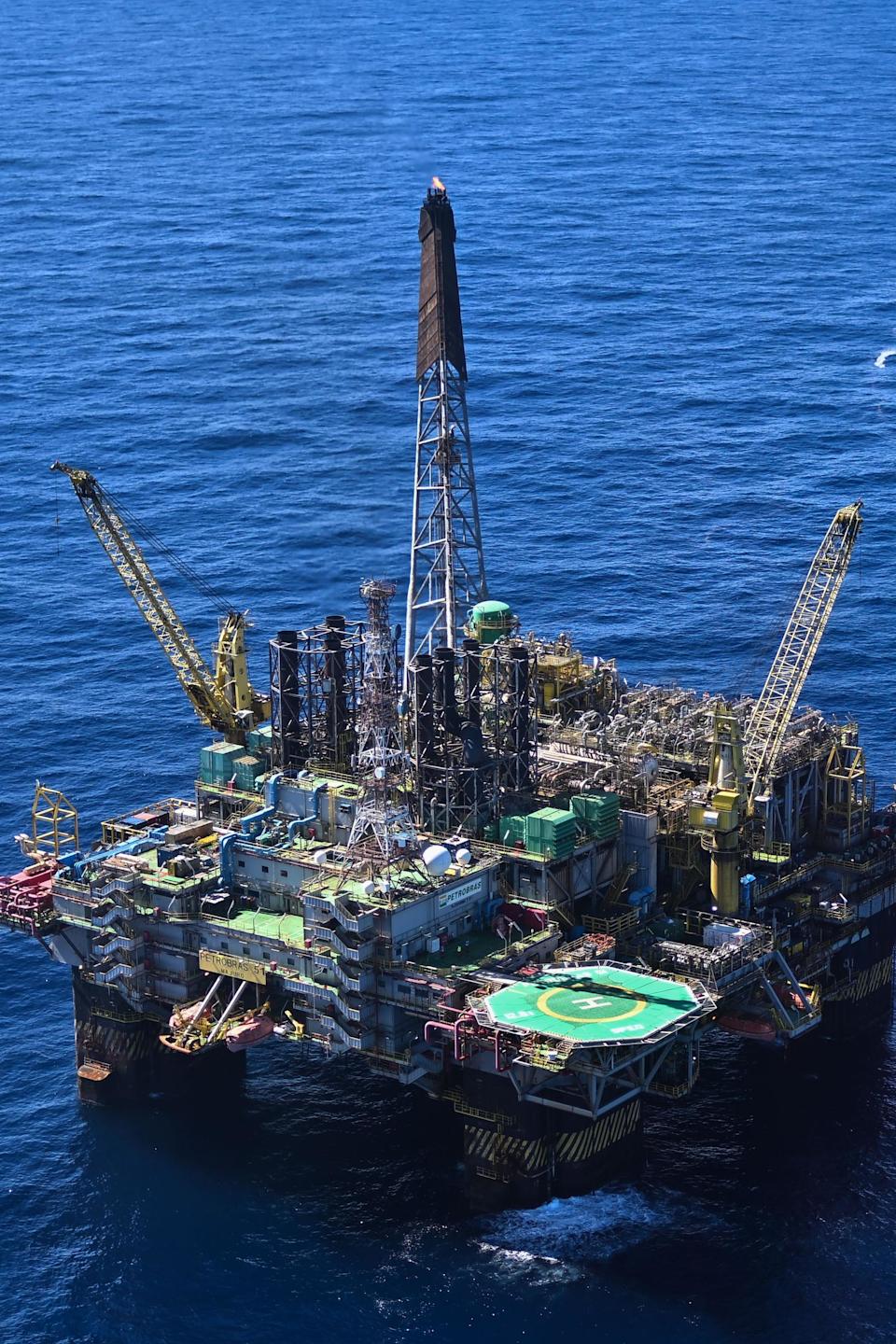 Plataforma P-51 de la petrolera brasileña Petrobras en el campo Marlim Sul, frente a la costa norte del Estado de Río de Janeiro, Brasil.