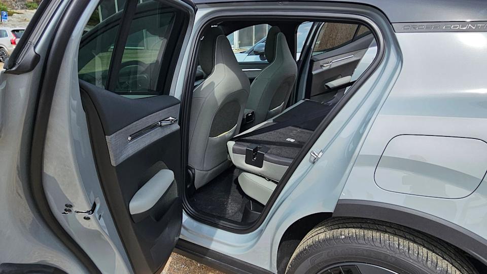 2026 volvo ex30 cross country
