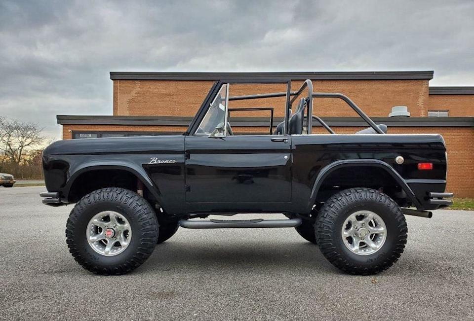 Live at Clasiq Auction is this 1972 Ford Bronco