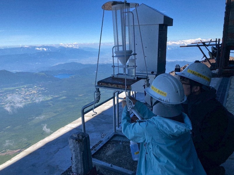 富士山頂でプラスチック検出、どこから?　汚染