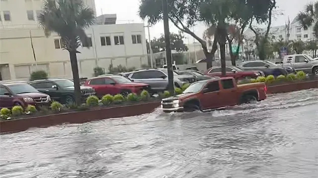 Flash Flood Warning issued in Charleston, South Carolina, due to heavy rain, high tide