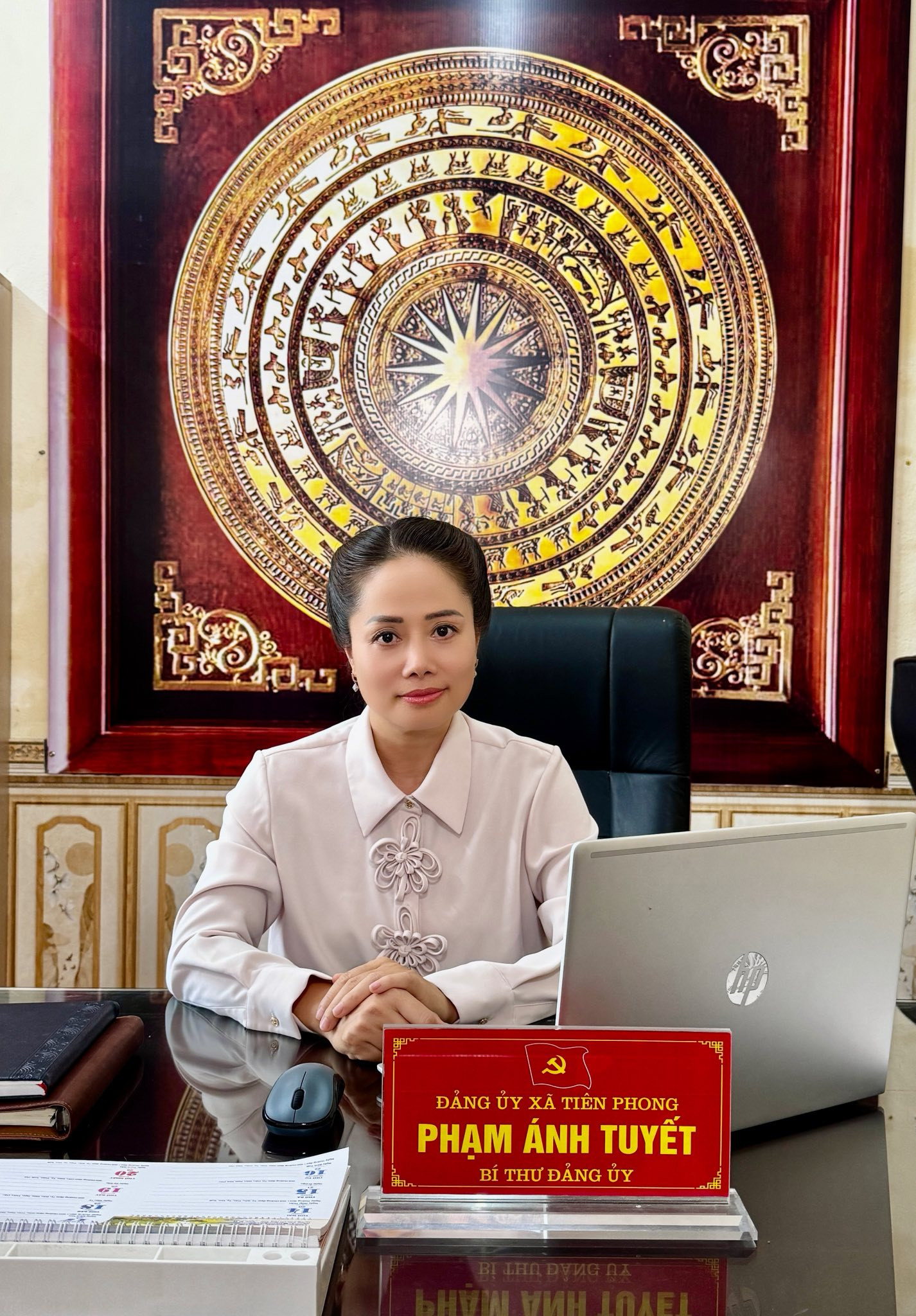Nữ diễn viên đóng bí thư xã trên phim giờ vàng VTV là Trung tá công an