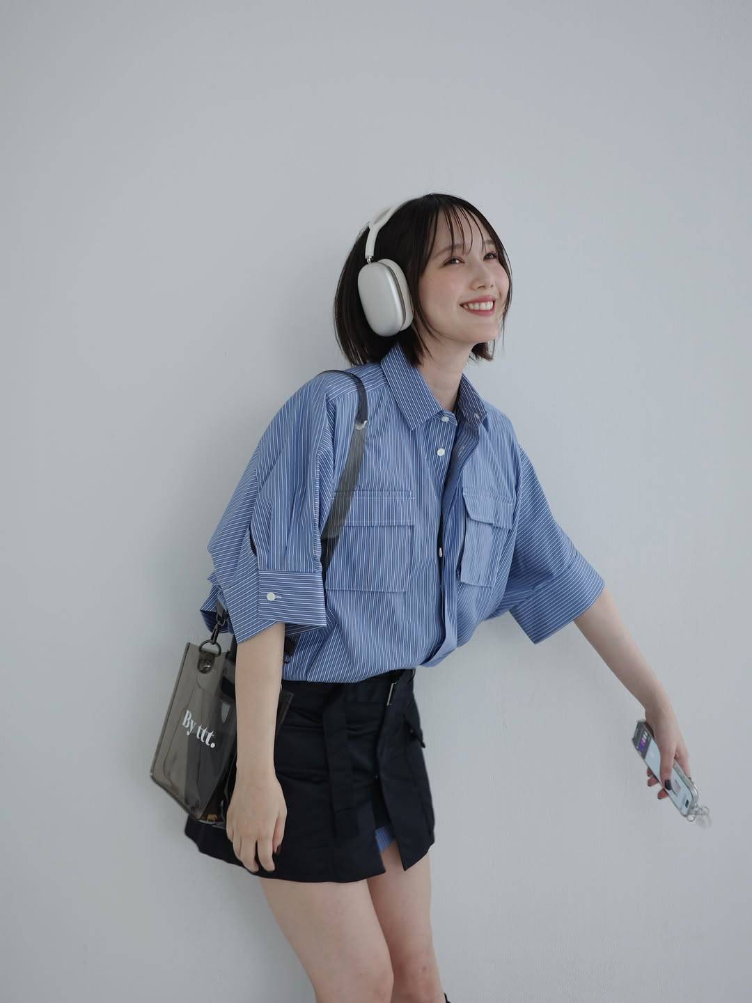 中央部分に深いスリット〝超ミニ丈〟ショットの本田翼が話題「やっぱり何着ても似合う」「ダイエットしてるの？」