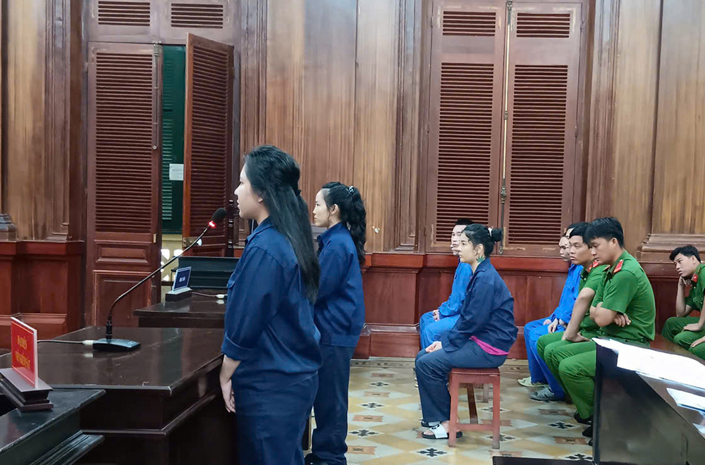 Ghen tuông, vác dao đi tìm tình địch nhưng đâm nhầm người