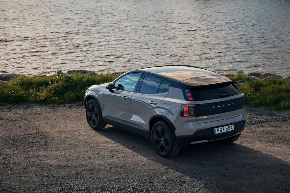 2026 volvo ex30 cross country