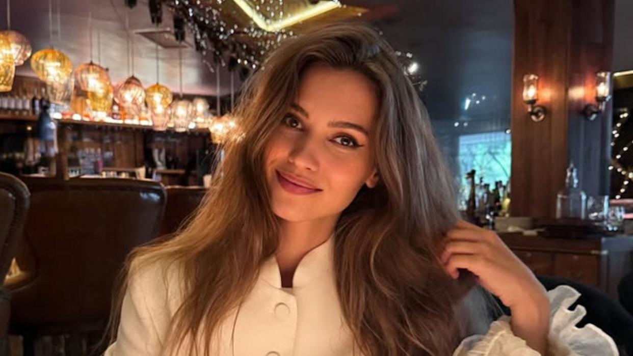 Crash With Elk Kills Former Miss Universe