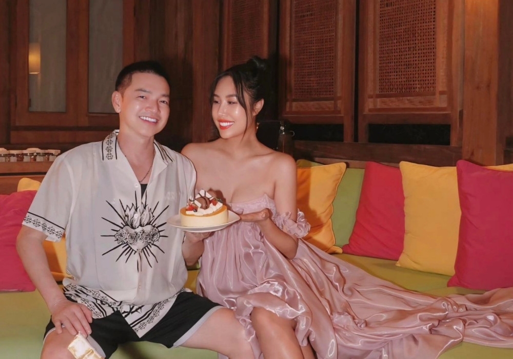 Nghệ sĩ Quang Minh U70 'trẻ như thanh niên' hạnh phúc bên bạn gái kém 37 tuổi