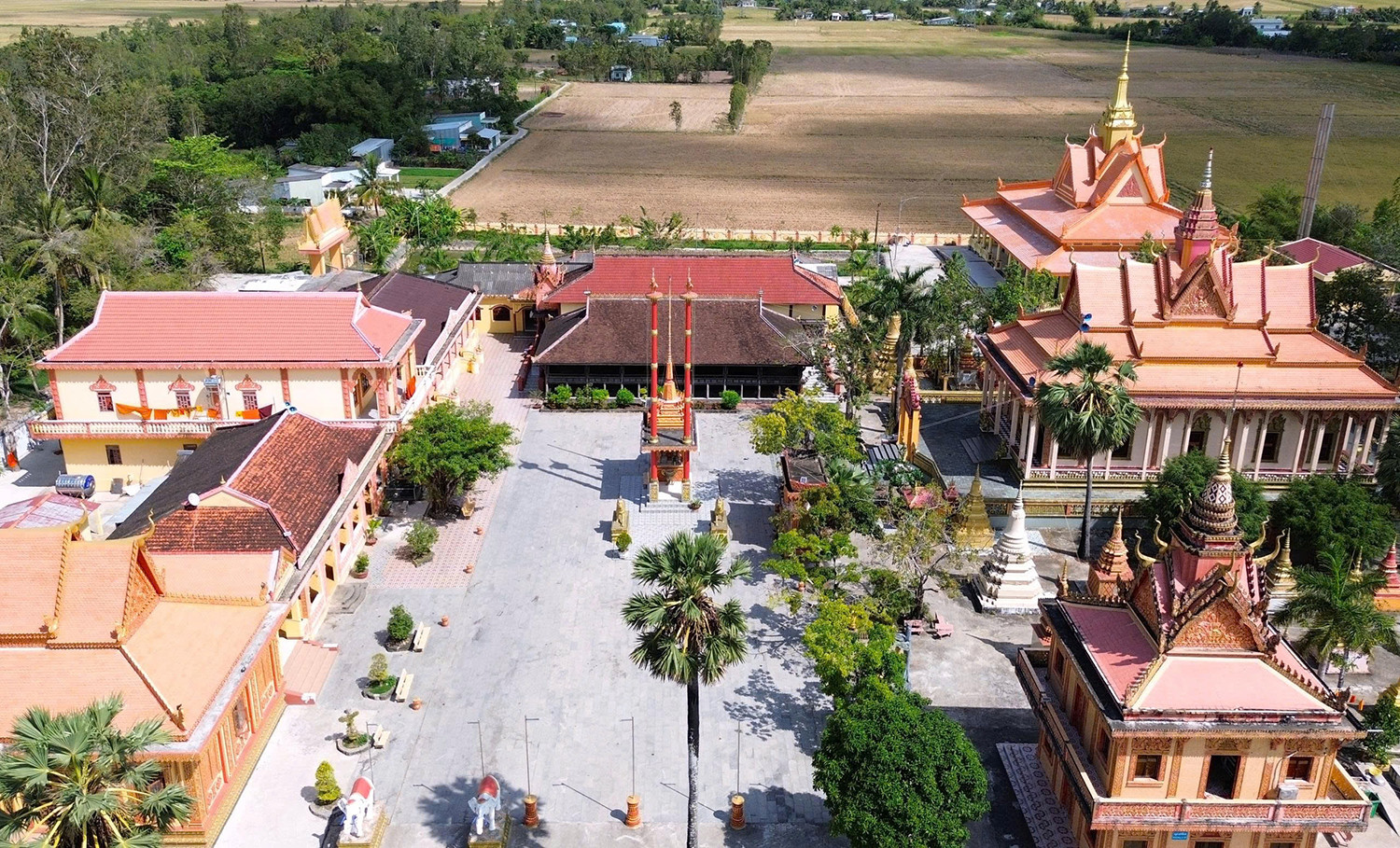 Ngôi chùa Khmer có giảng đường bằng gỗ cổ nhất miền Tây