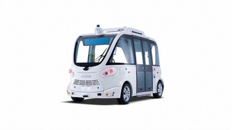 高知市での実証実験で使用される10人乗りの自動運転バス「EVO」＝NTT西日本提供