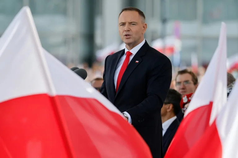 Polish president blocks law to extend social welfare to Ukrainian refugees