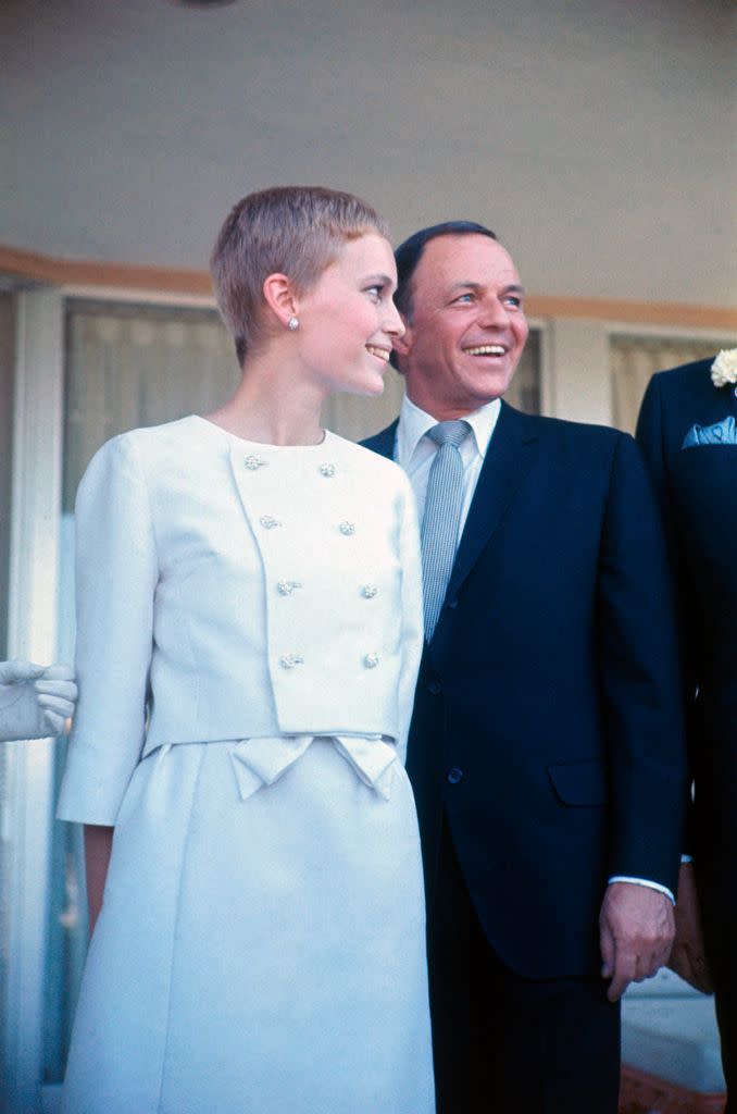 Las Vegas, Nevada: La boda de Mia Farrow y su marido Frank Sinatra en el Hotel Sands, donde se casaron.
