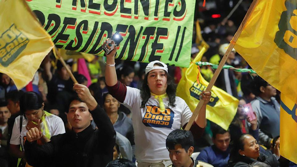 Partidarios del candidato boliviano Samuel Doria Medina, en un acto de cierre de campaña en Santa Cruz de la Sierra, Bolivia, el 9 de agosto de 2025.