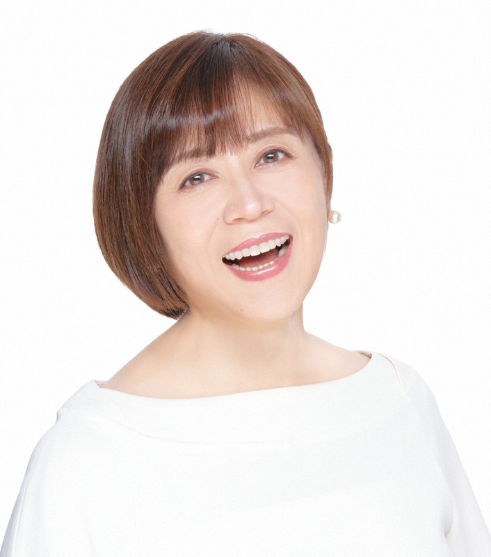式典の総合司会を務める武内陶子さん＝第76回全国植樹祭愛媛県実行委員会提供