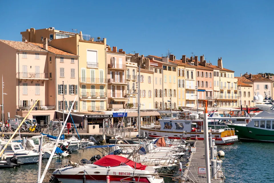 PRODUCTION – 25 May 2021, France, Saint-Tropez: Numerous boats are moored in the harbour “Port de Saint Tropez”. Photo: Sebastian Sinterhauf/dpa (Photo by Sebastian Sinterhauf/picture alliance via Getty Images)