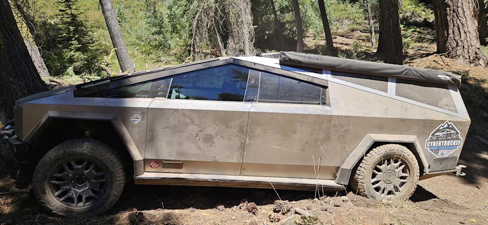 Stuck Tesla Cybertruck
