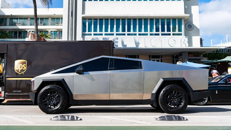 tesla cybertruck side profile