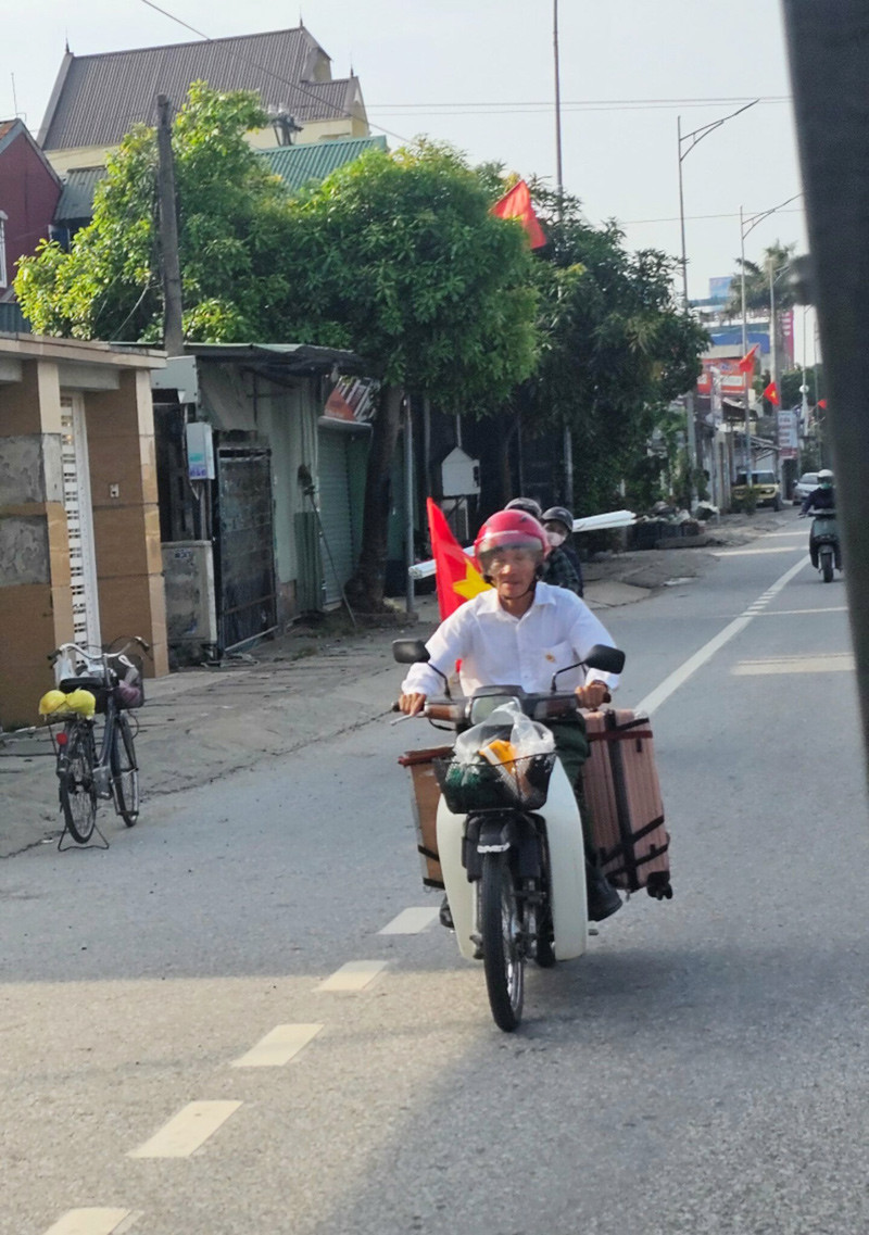 Cựu binh U80 ‘trốn vợ’, tự lái xe máy từ Nghệ An ra Hà Nội xem diễu binh 2/9