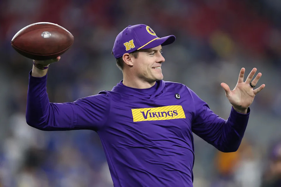 GLENDALE, ARIZONA - JANUARY 13: Head coach Kevin O’Connell of the Minnesota Vikings throws the ball prior to the NFC Wild Card Playoff game against the Los Angeles Rams at State Farm Stadium on January 13, 2025 in Glendale, Arizona. (Photo by Christian Petersen/Getty Images)