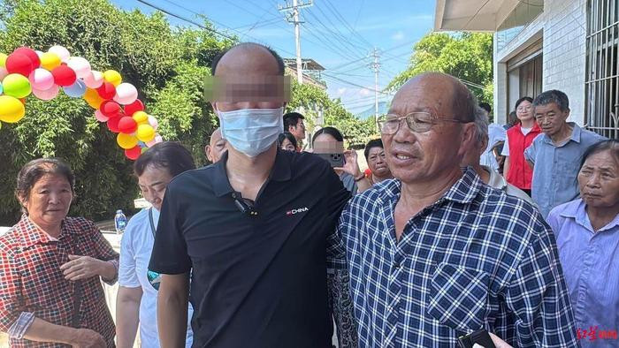 Con ruột trở về sau 35 năm mới biết cha đã ‘tìm được’ mình từ 2 năm trước