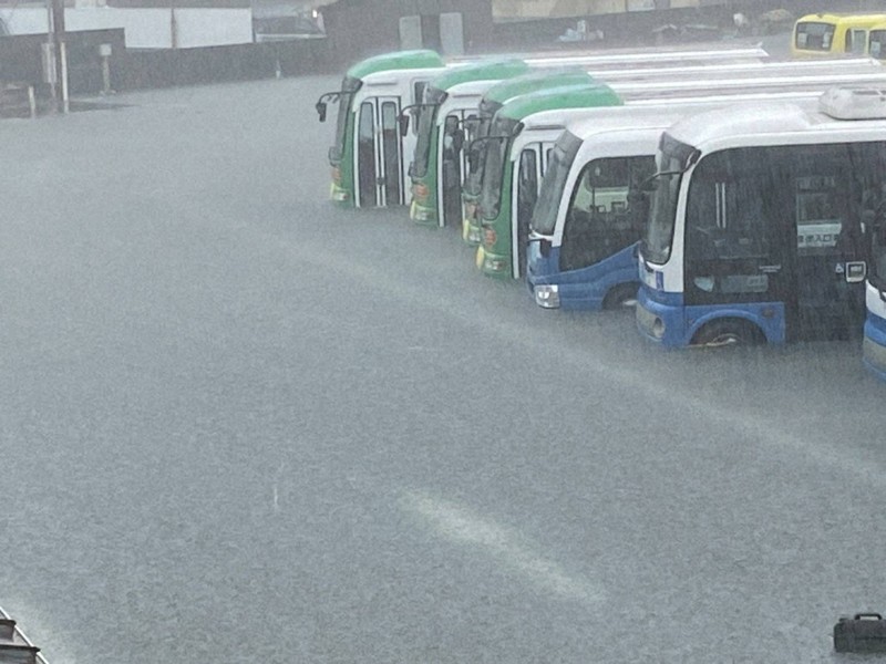 バス30台浸水、14路線で再開めど立たず　熊本大雨、鉄道にも影響