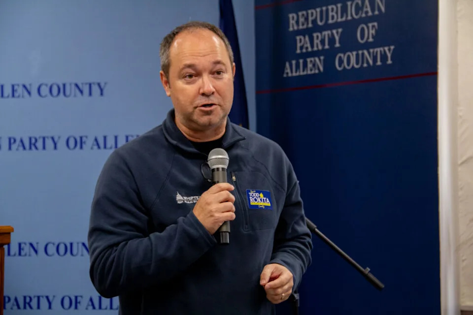 Then-congressional candidate Marlin Stutzman talks to supporters in Fort Wayne. (Nathan Gotsch/Fort Wayne Politics)