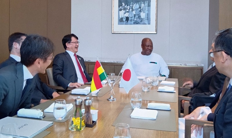 ガーナ大統領が日本の官僚と12年ぶり「同窓会」　実は元大使館員