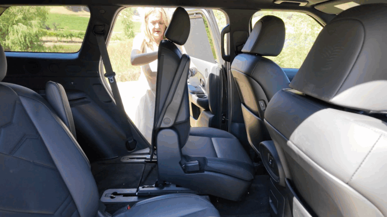 I much prefer the mechanical:power slide and tilt seats in the 2026 Hyundai Palisade