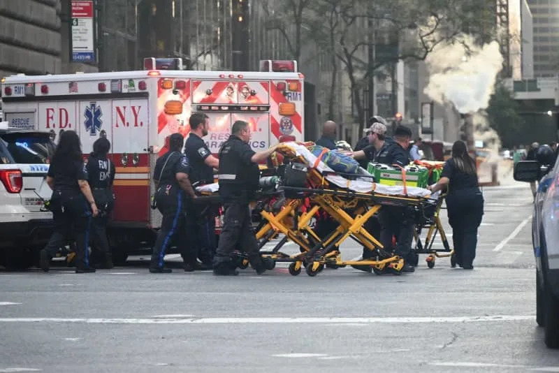 New York Emergency units on the scene at 345 park avenue in Manhattan, where a man opened fire on Monday evening, killing at least four people before taking his own life. Kyle Mazza/TheNEWS2 via ZUMA Press Wire/dpa