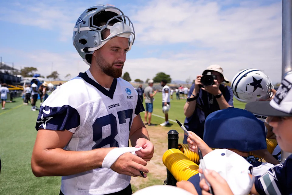 Jake Ferguson has a new contract with the Dallas Cowboys.