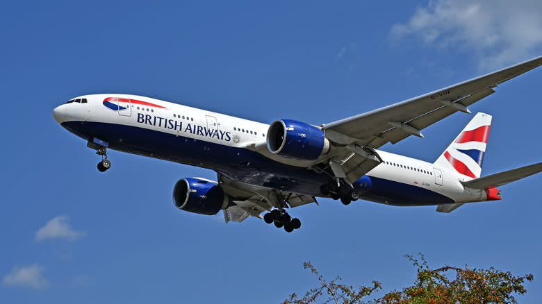 British Airways Pilot Suspended For Leaving Cockpit Door Open So His Family Could Watch Him Fly