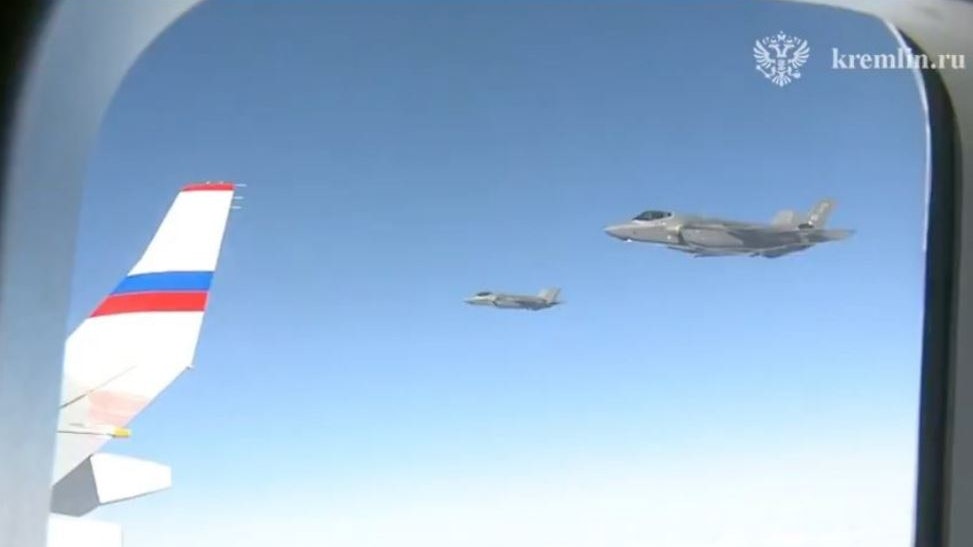 普京乘專機返俄羅斯　克宮發布美軍F-35戰機護航片段　外媒解畫