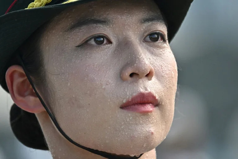 Chinese troops swelter through rehearsal for major military parade