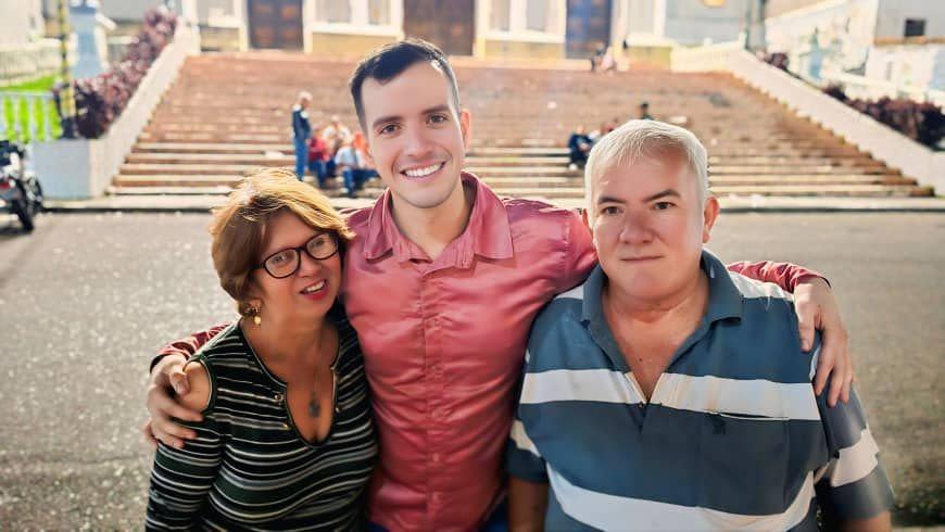 Andry Hernández y sus padres
