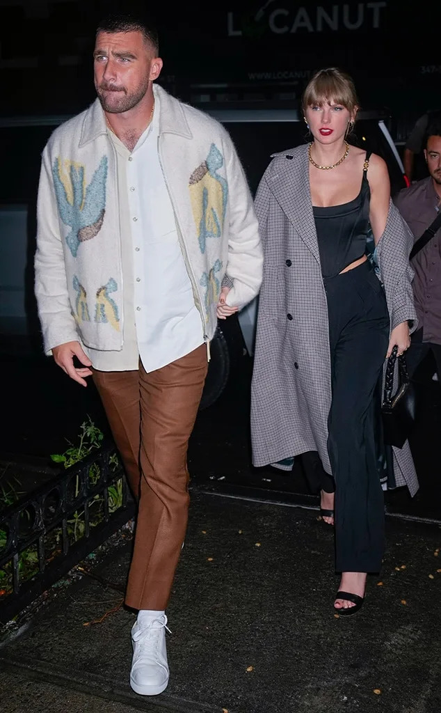 <p>How Taylor Swift Handles Rumors & Criticism Around Travis Kelce Romance</p>