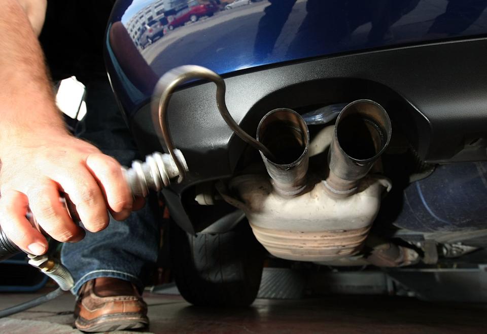 white house to require higher fuel efficiency standards for cars, by 2016
