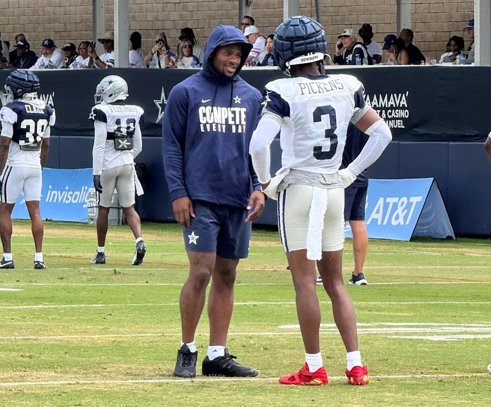 Dallas Cowboys' Linebacker Micah Parsons, left, speaks with wide receiver George Pickens during the Dallas Cowboys NFL Football training camp in Oxnard, Calif., Saturday, Aug. 2, 2025. (AP Photo/Dan Greenspan)