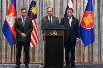 タイとカンボジアの停戦発効　外交的解決への進展が焦点