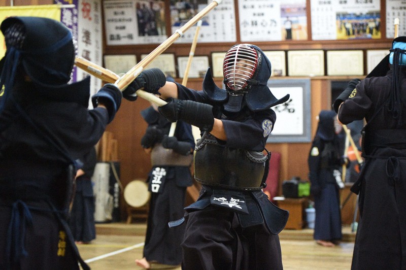過去何度も日本一に輝いている洗心道場。この日も子どもたちが懸命な表情で稽古に励んでいた＝名古屋市中区で2025年7月8日午後6時35分、高橋将平撮影