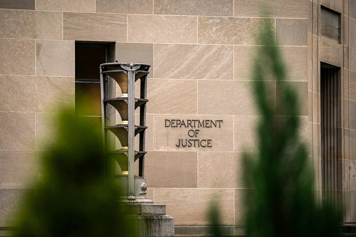 Trump eases rules for hiring temporary immigration judges