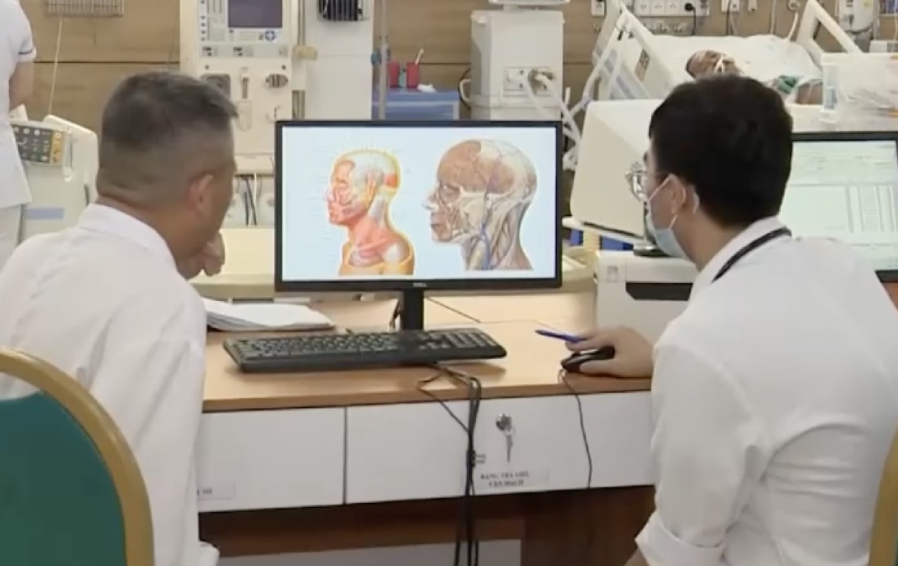 2 người phụ nữ trẻ liệt hoàn toàn sau mũi tiêm làm đẹp