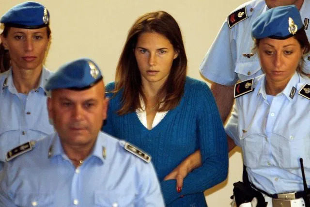 Federico Zirilli/AFP via Getty Amanda Knox being escorted by police in September 2008