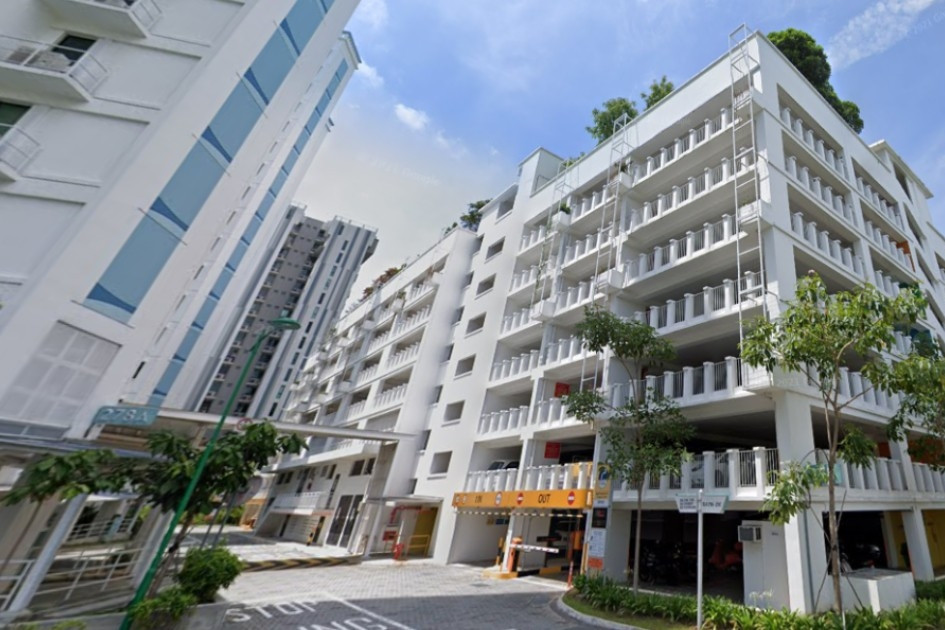 Vợ chở con đi mua đồ phát hiện chồng ngoại tình, đánh ghen ngay giữa phố
